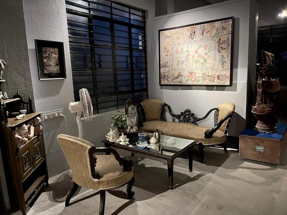 Living room, Seating area