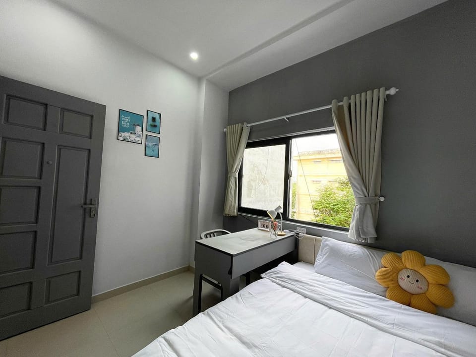 Bed, View (from property/room), View (from property/room), Bedroom, Quiet street view