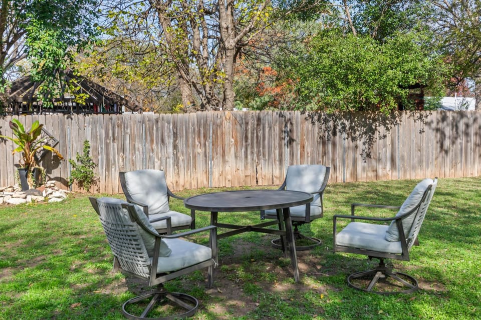 Patio, Day, Garden, Seating area