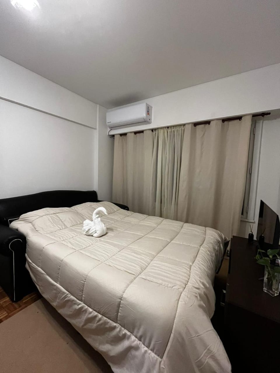 Bed, air conditioner