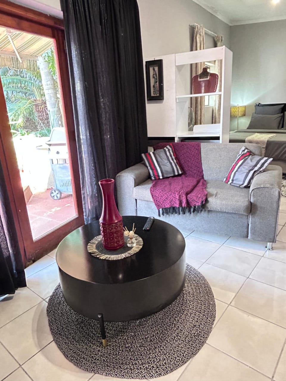 Cozy pool side cottage Apartment in Roodepoort