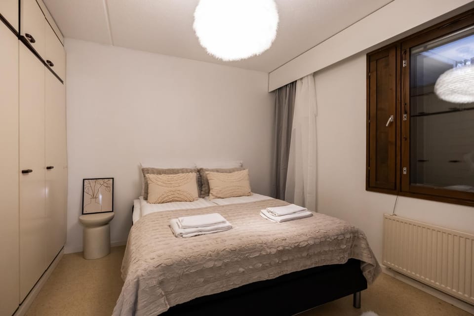 Bed, Bedroom, towels, wardrobe