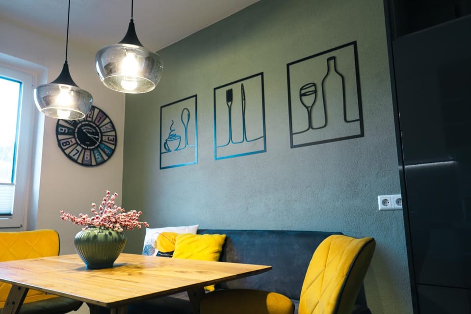 Seating area, Dining area, kitchen