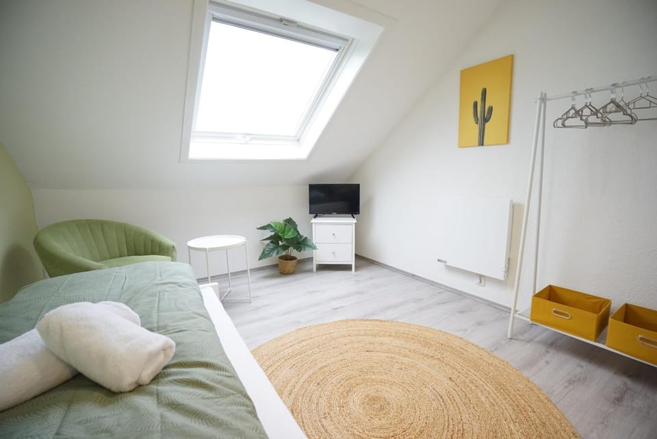 Bed, TV and multimedia, Photo of the whole room, Bedroom, wardrobe