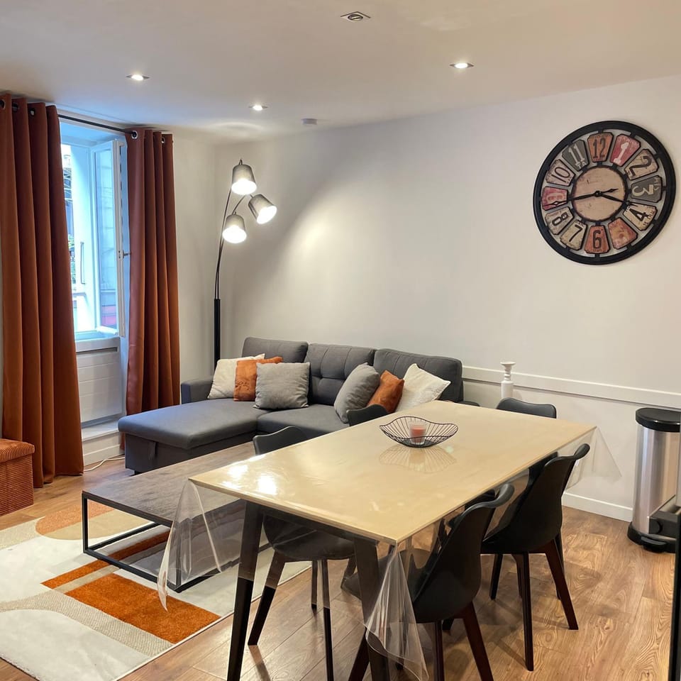 Living room, Dining area