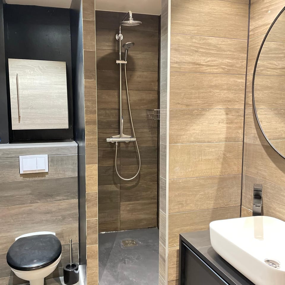 Shower, Toilet, Bathroom