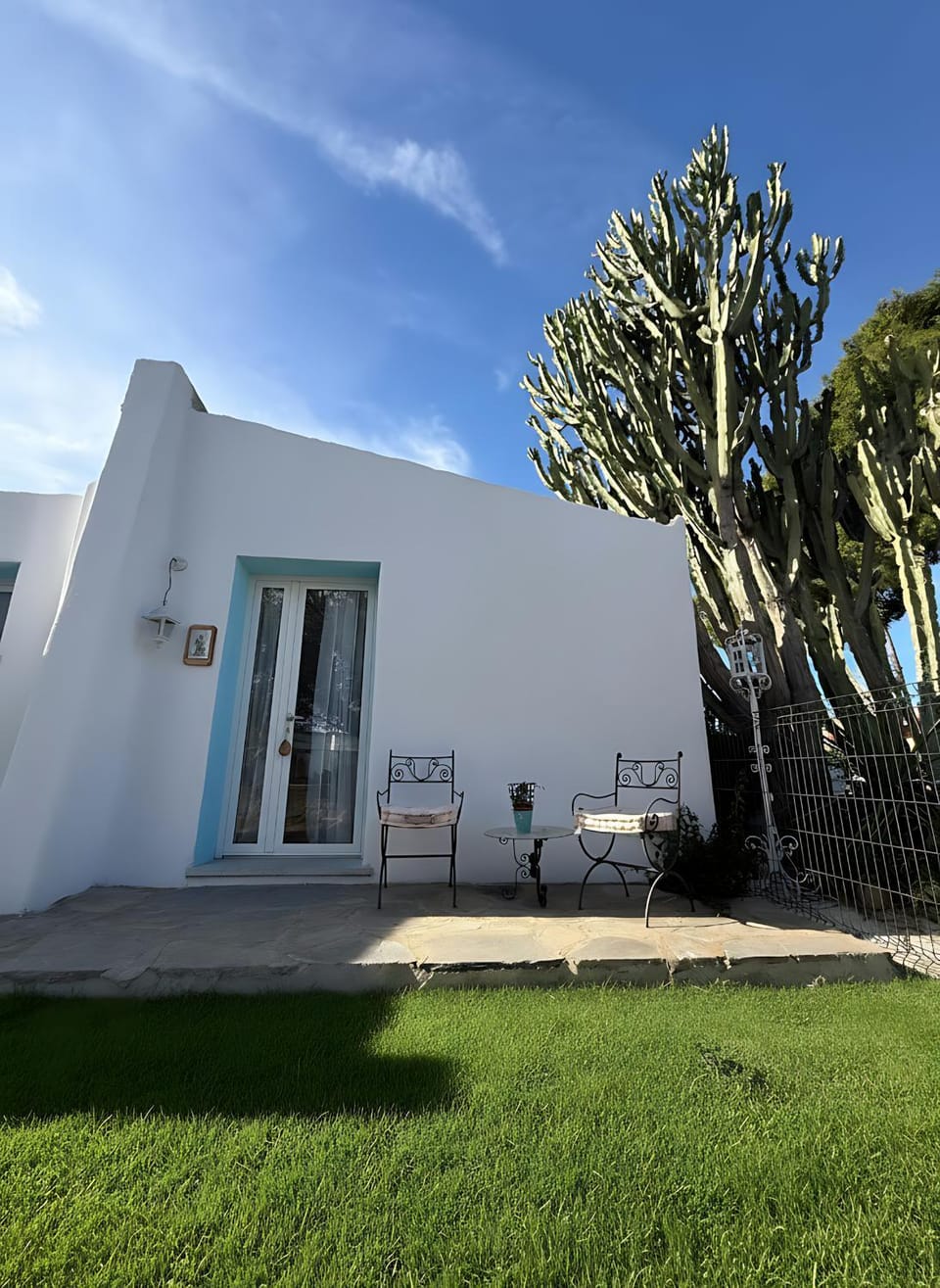 Property building, Patio, Day, Garden