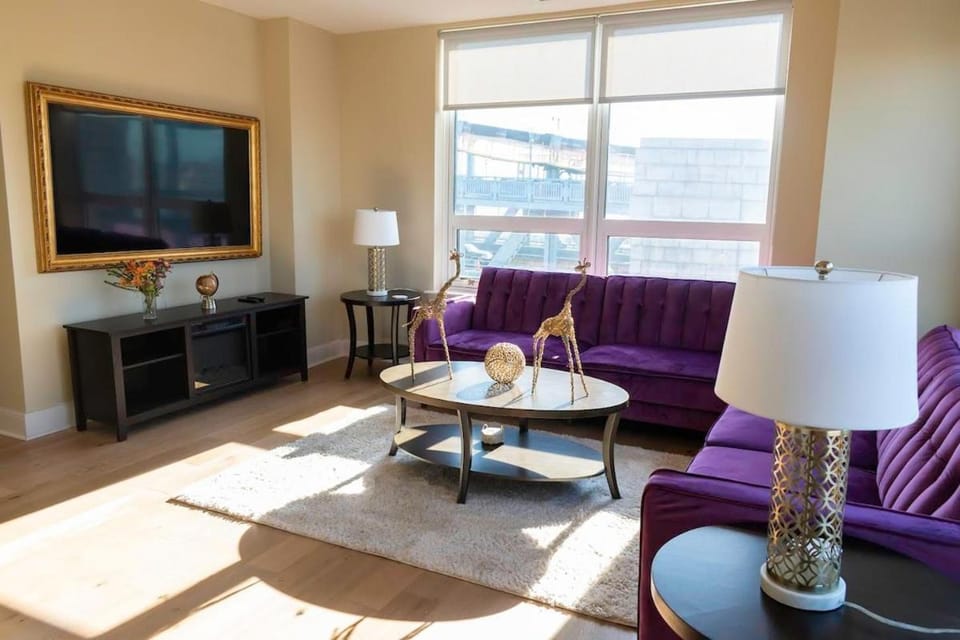 Stay Like A Boss- Penthouse-Views- Convention Center- Free Parking Apartment in Penns Landing