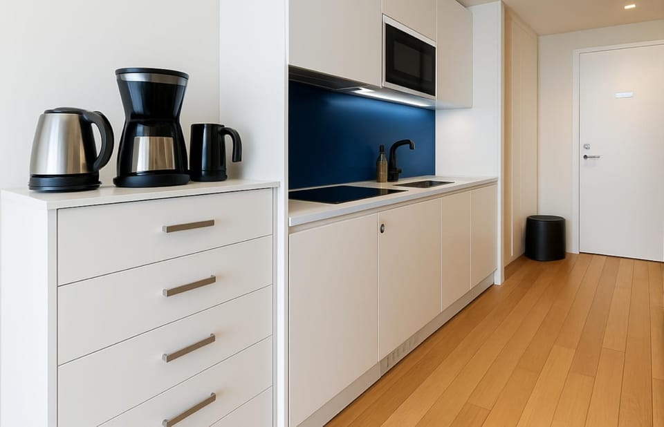 Coffee/tea facilities, Kitchen or kitchenette, minibar, stove, toaster