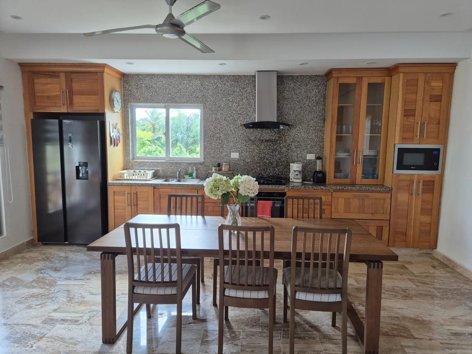 Dining area, kitchen
