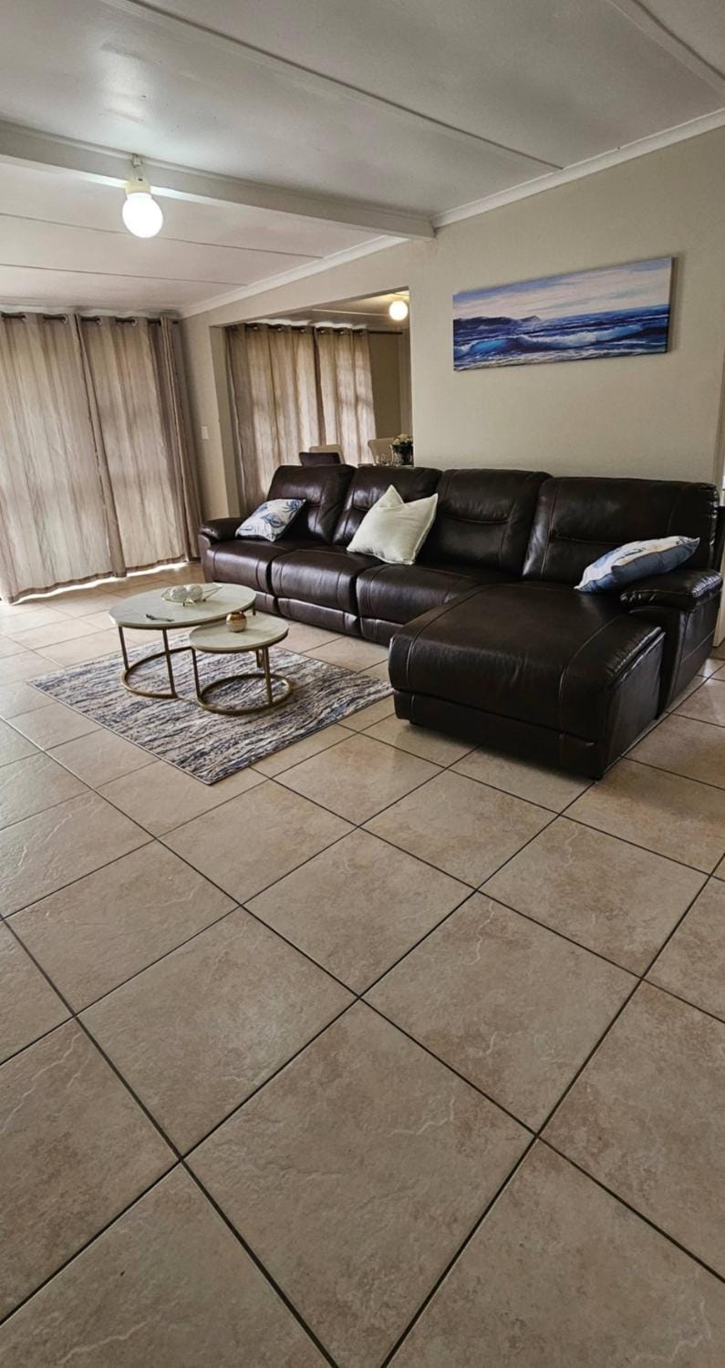 106 Barracuda Self-catering House in Eastern Cape