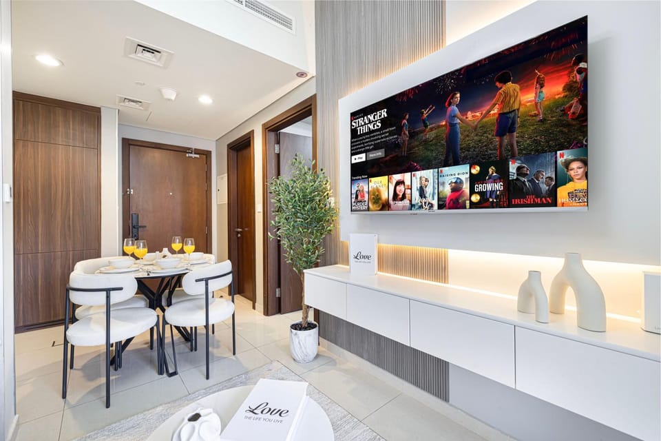 TV and multimedia, Living room, Dining area