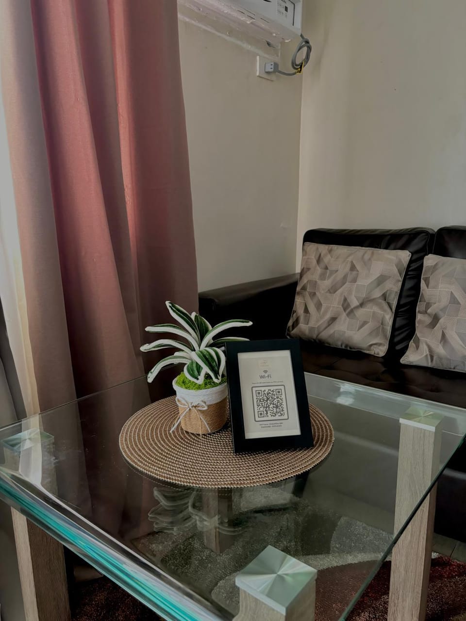 Aesthetic Staycation Quezon City Cubao - Manhattan plaza Apartment in Pasig