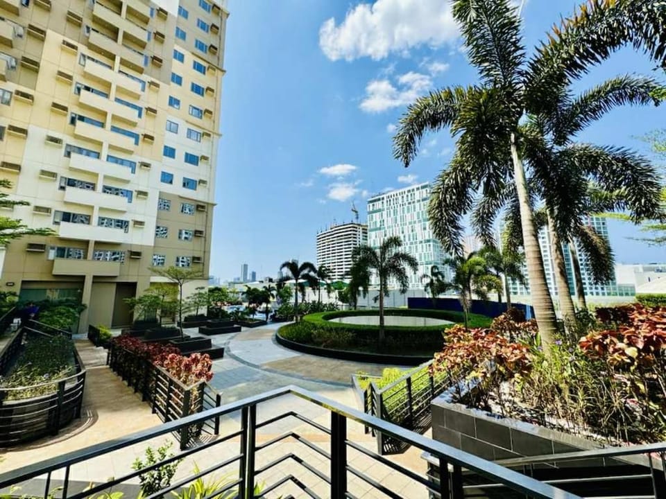 Aesthetic Staycation Quezon City Cubao - Manhattan plaza Apartment in Pasig