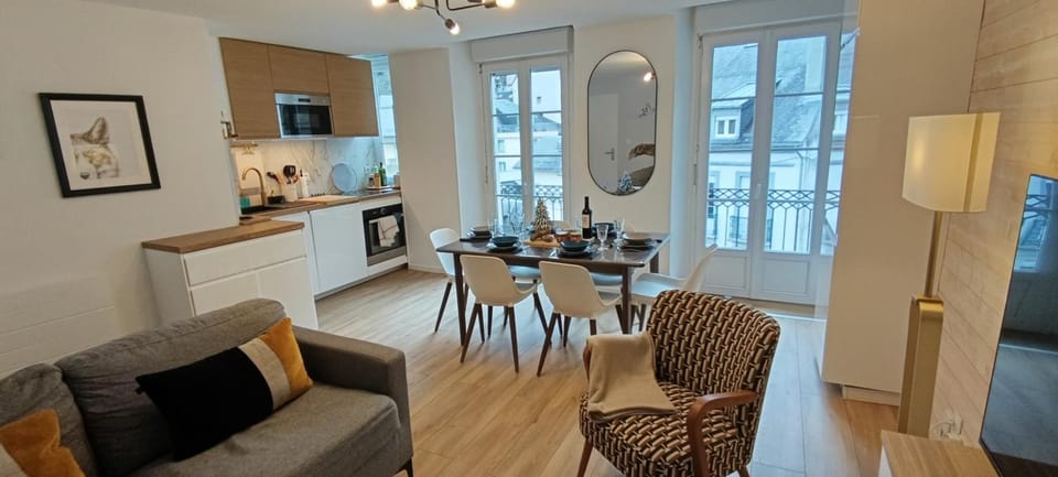 Kitchen or kitchenette, Living room, Dining area