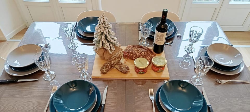 Food and drinks, Dining area