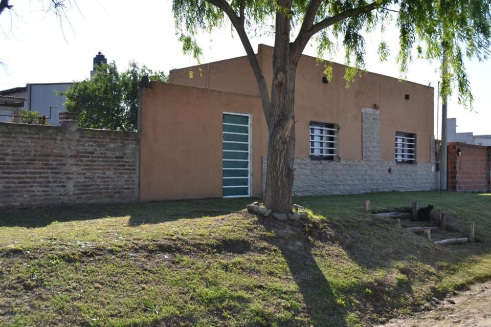 Casa por el parque House in Necochea