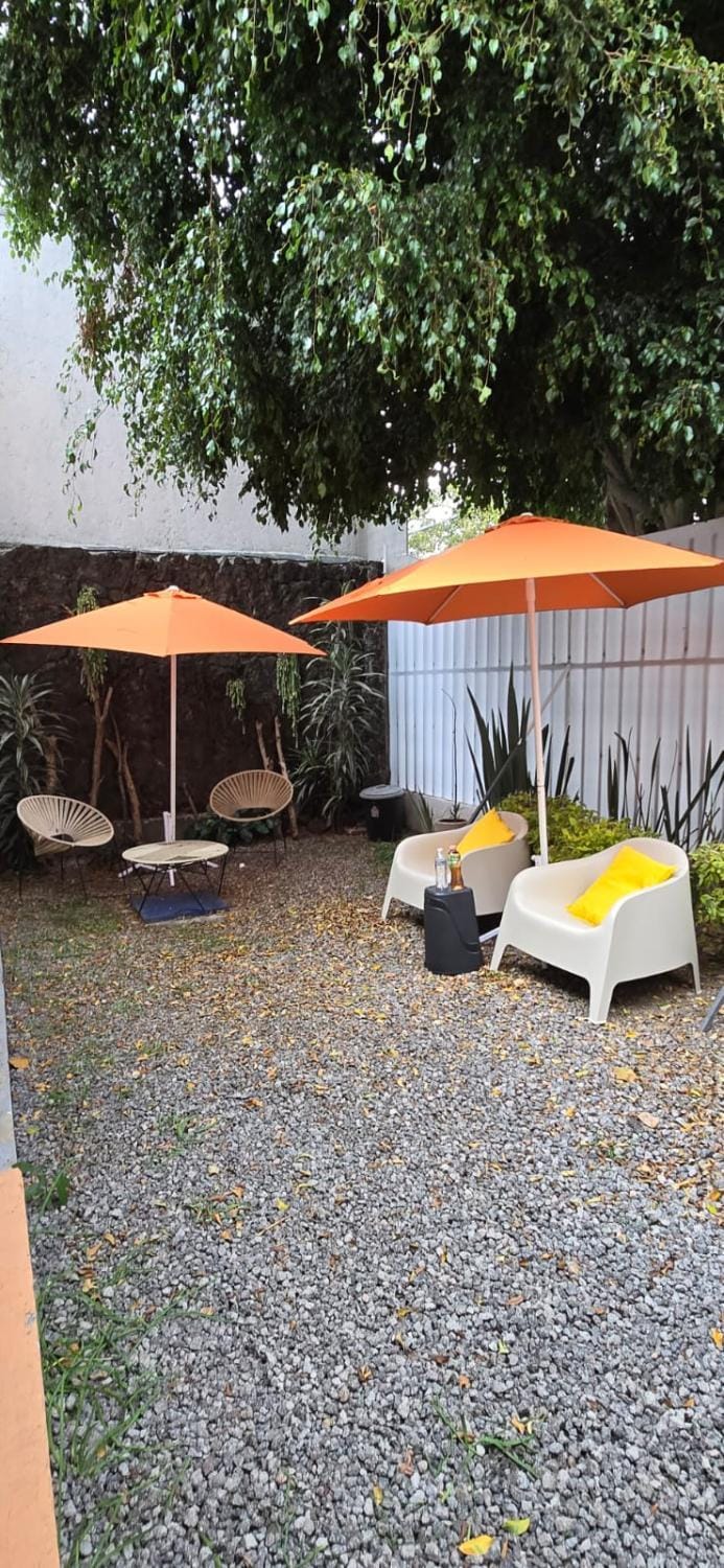 Hostal Kahlo - 1 Bed in men's dorm 1 cama en dormitorio compartido de hombres Bed and Breakfast in Mexico City