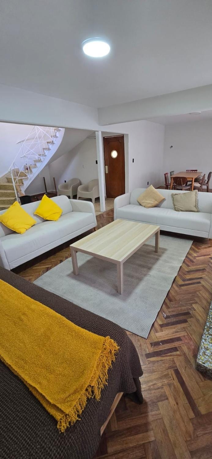 Hostal Kahlo - 1 Bed in men's dorm 1 cama en dormitorio compartido de hombres Bed and Breakfast in Mexico City