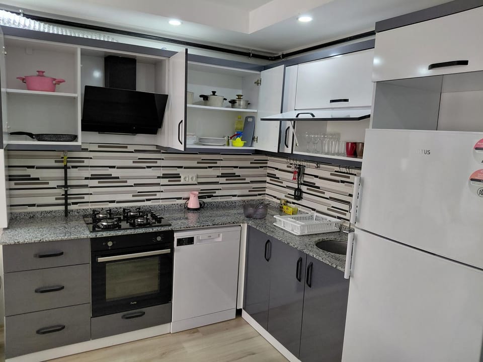 Central, Gated Residential Complex, 100mbps WiFi Apartment in Antalya