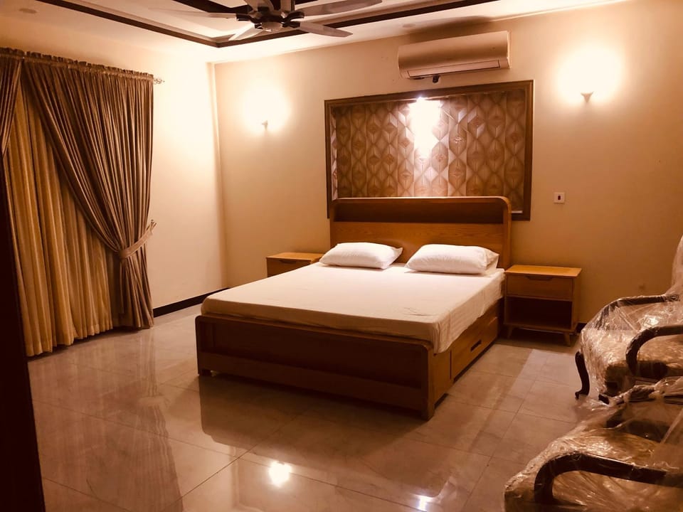 Bed, Bedroom, air conditioner