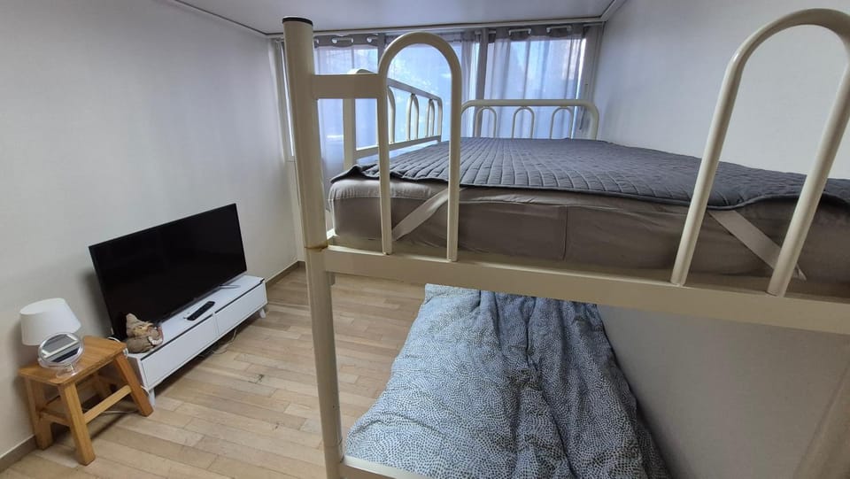 Photo of the whole room, Bedroom, bunk bed