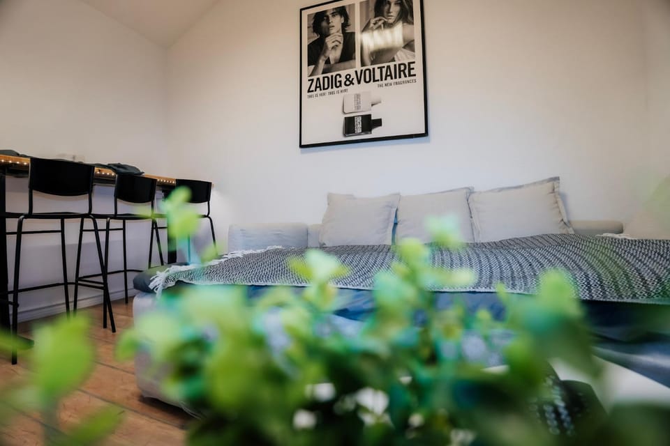 View (from property/room), Living room, Seating area