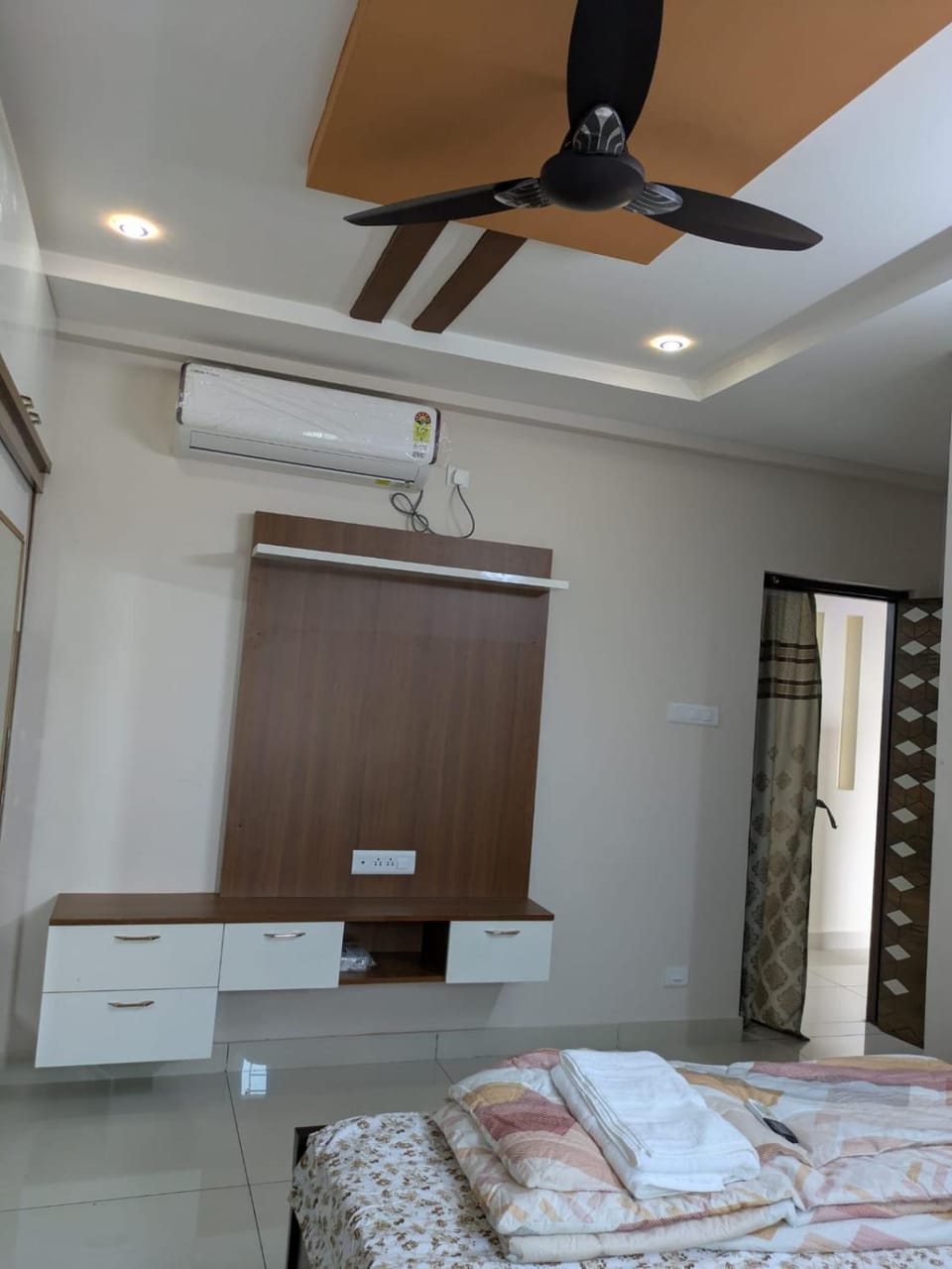 Bedroom, air conditioner