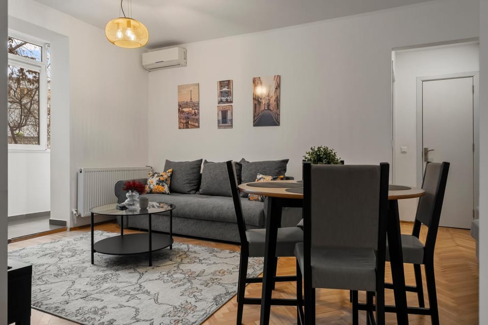 Old Town Nest Apartment in Bucharest