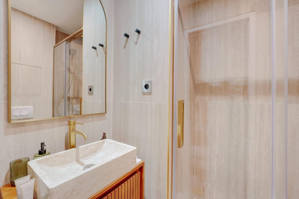 Shower, Bathroom, towels