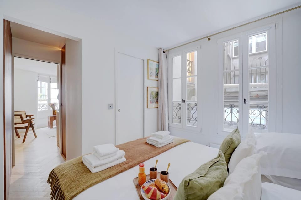 Bedroom, towels