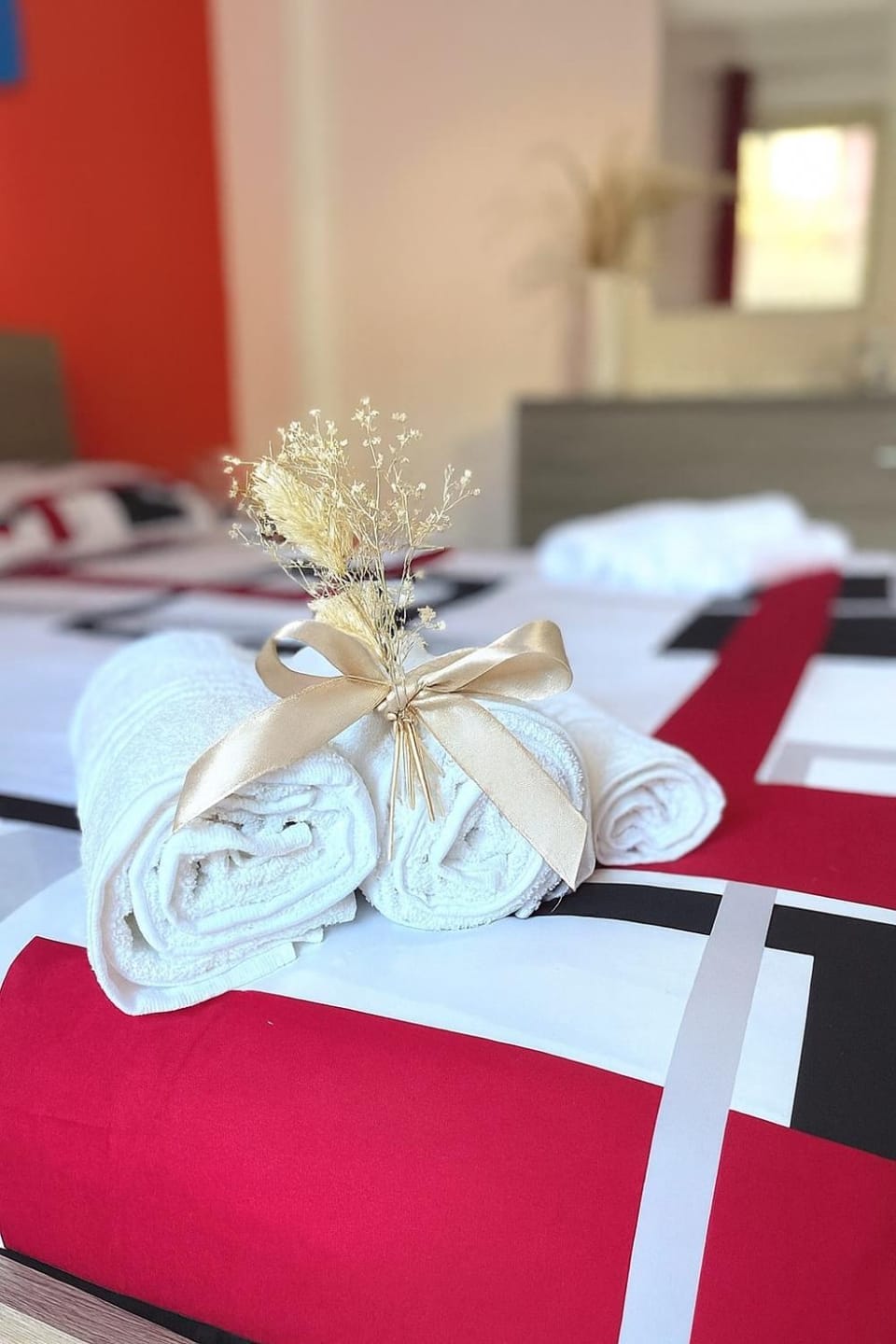 Bed, Bedroom, towels