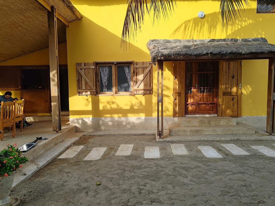 Property building, Garden, Balcony/Terrace