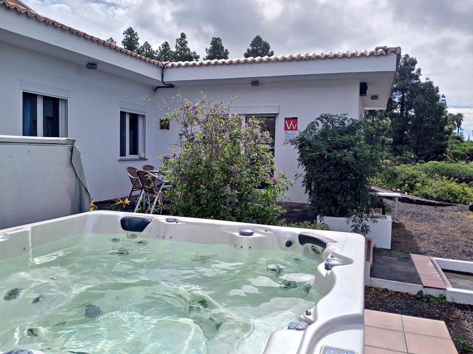 Property building, Garden, Hot Tub