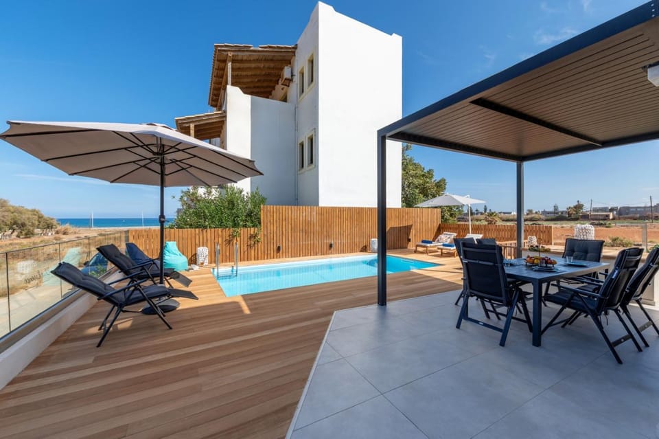 Blue Essence Seaside Villa and Suite Apartment in Crete