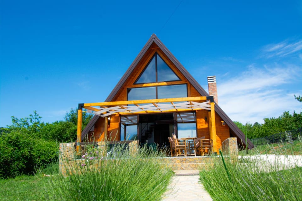 Property building, Spring, Day, Garden, Garden view