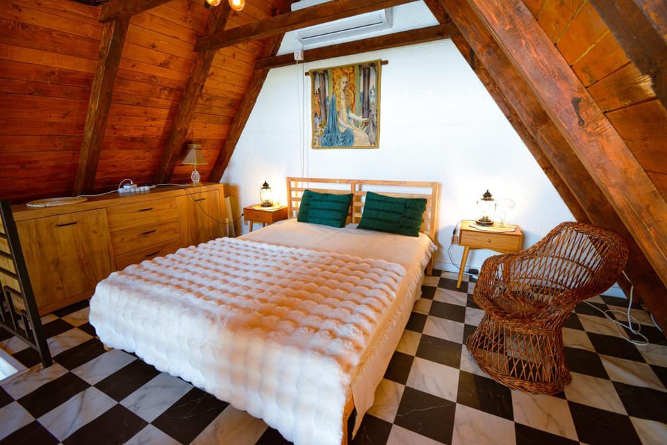 Bed, Photo of the whole room, Bedroom