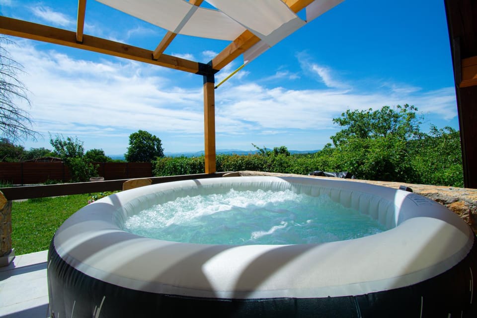 Day, Natural landscape, Hot Tub, Balcony/Terrace