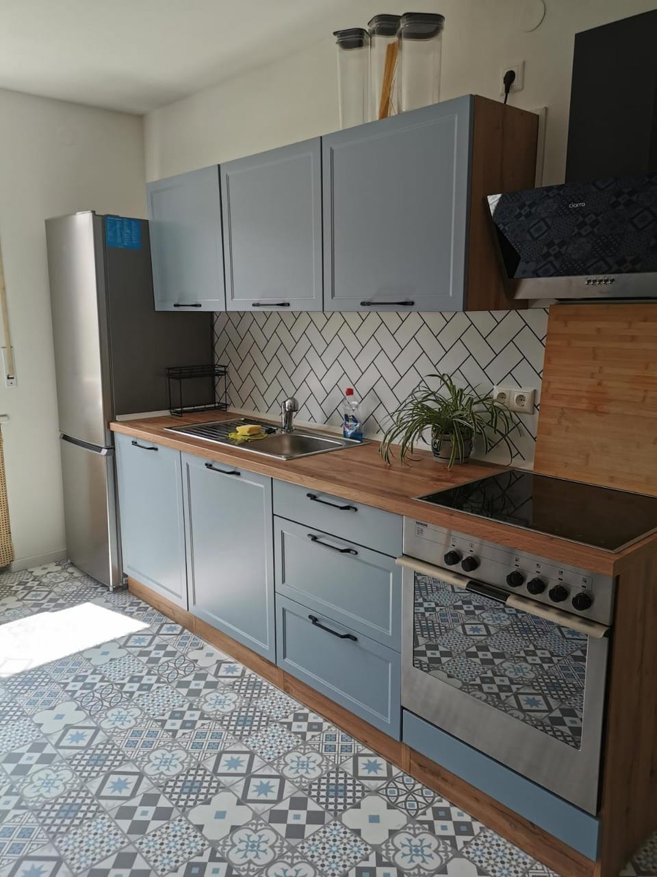 Kitchen or kitchenette, dishwasher, oven, stove