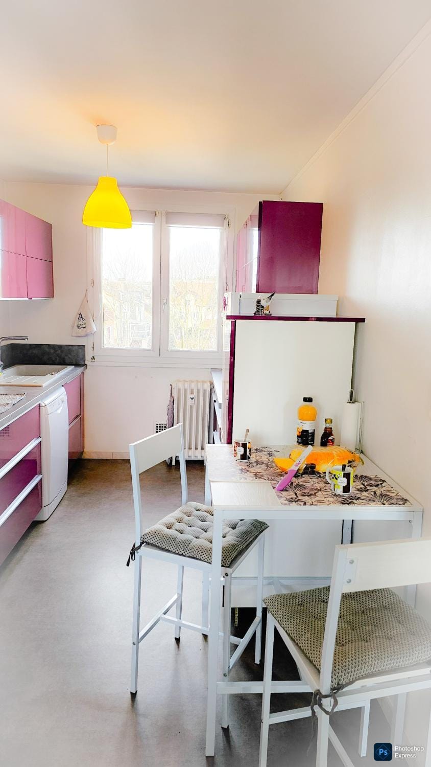 Kitchen or kitchenette, Dining area, stove