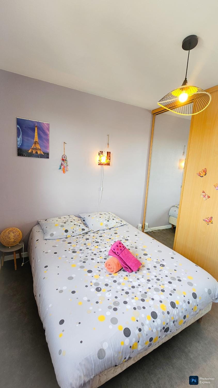Bed, Photo of the whole room, Bedroom