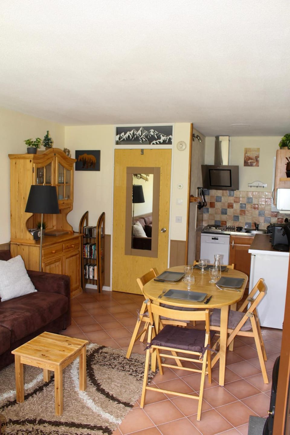 Living room, Dining area, stove
