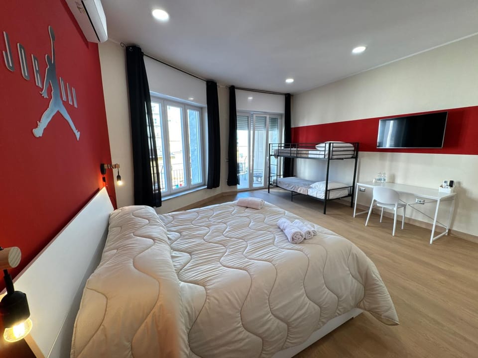 Bed, TV and multimedia, Photo of the whole room