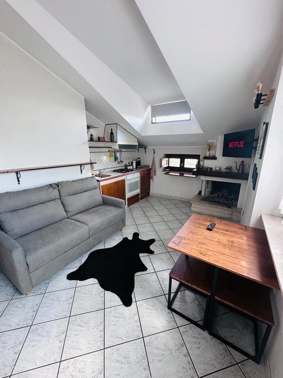 Communal lounge/ TV room, TV and multimedia, Kitchen or kitchenette, Living room, Seating area, Dining area, Evening entertainment, fireplace
