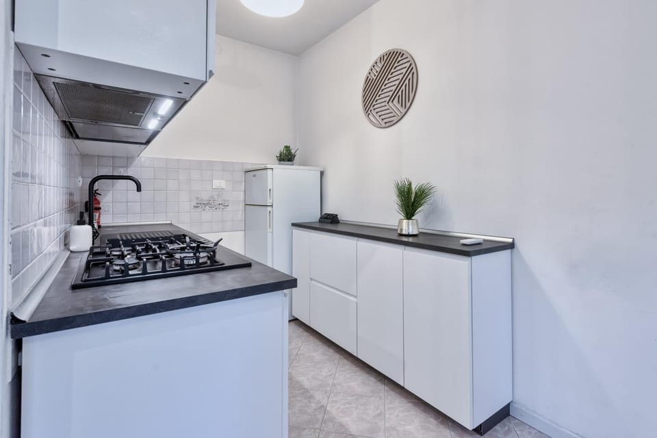 Kitchen or kitchenette, dishwasher, stove