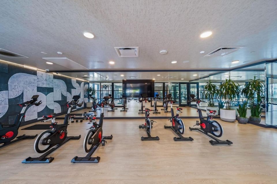 Stylish City Escape Walk to Shops Dine & Explore Apartment in Long Beach