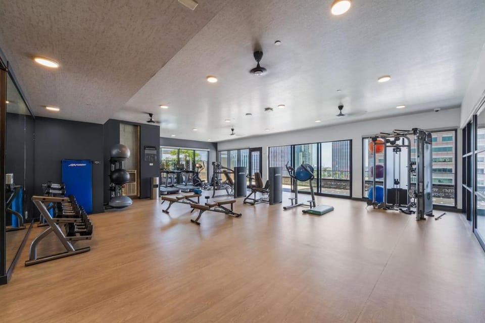 Stylish City Escape Walk to Shops Dine & Explore Apartment in Long Beach