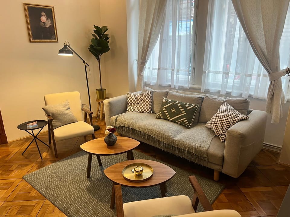 Living room, Seating area
