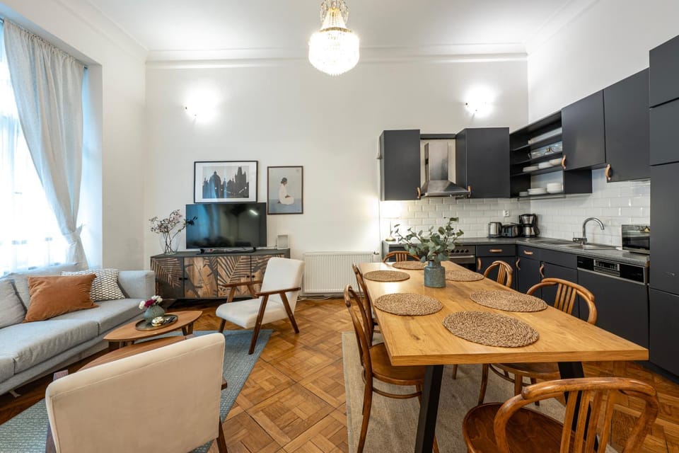 Dining area, kitchen