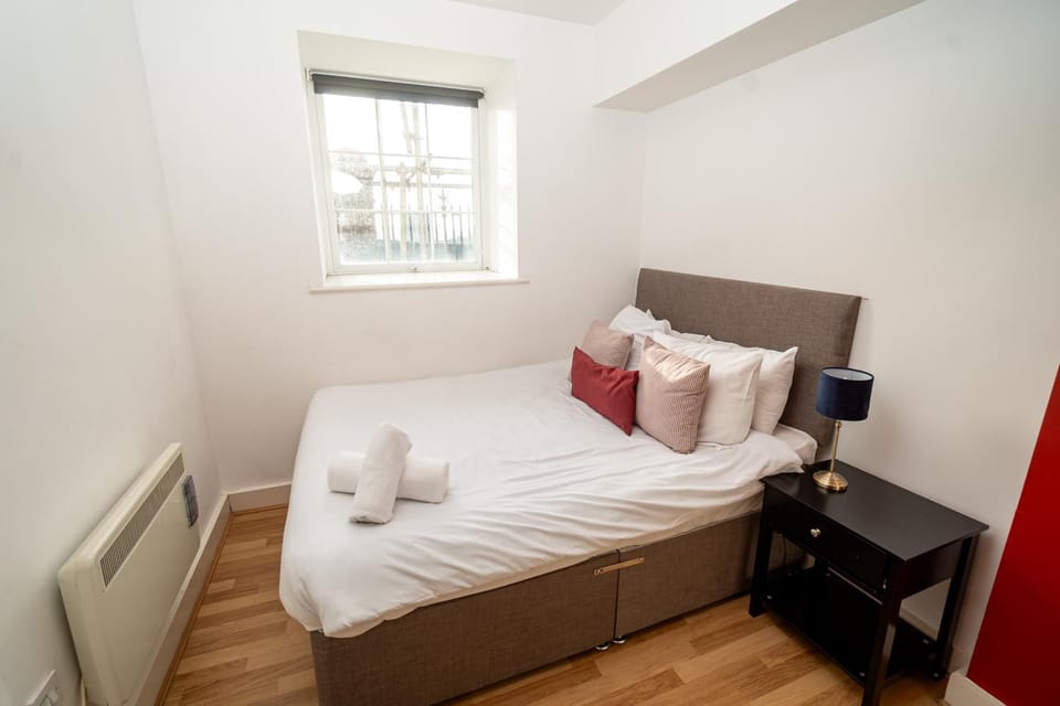 Bed, Photo of the whole room, Bedroom, internet, towels